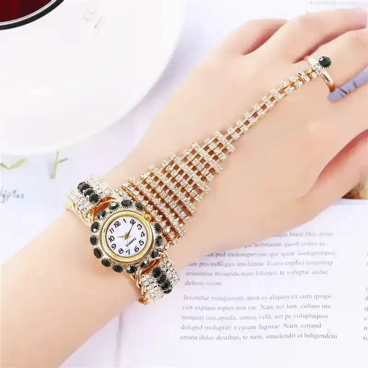 FASHION CRYSTAL BRACELET WATCH